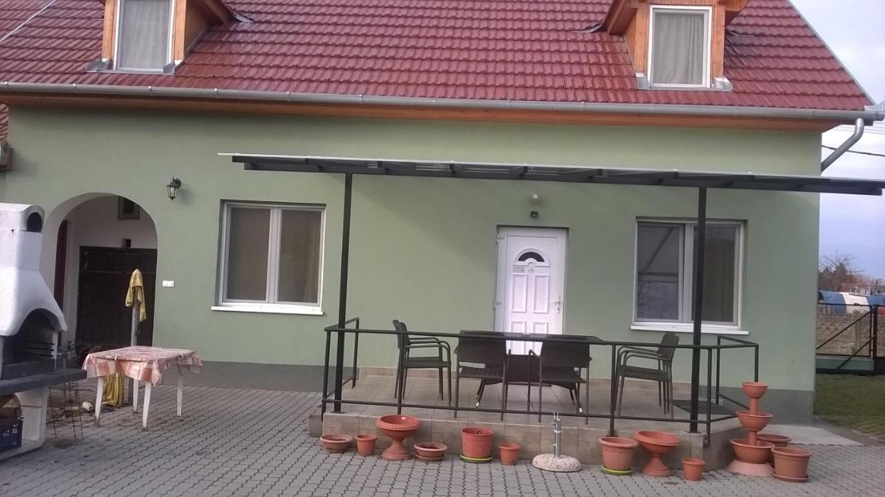 Hotel Attila Vendeghaz Tapioszentmarton Exteriér fotografie